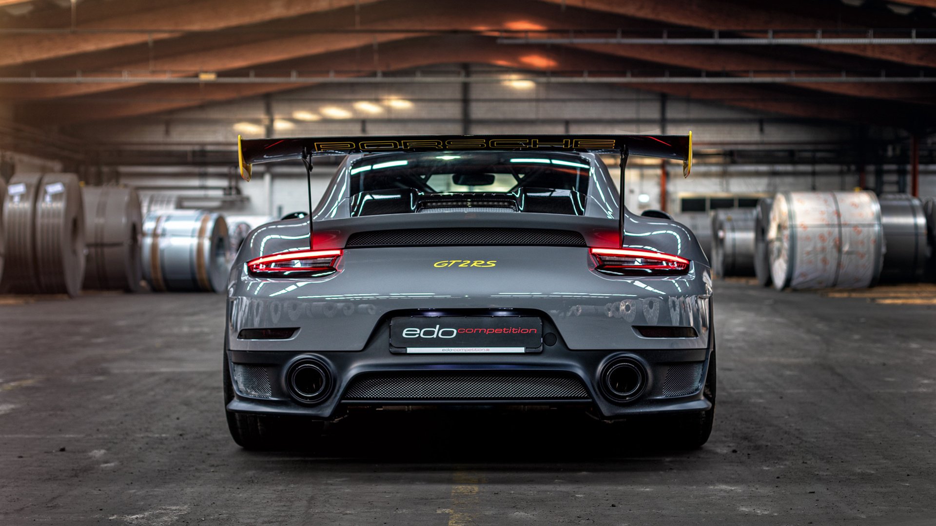 乐鱼体育app官网-曼联在主场大胜，提升争冠信心